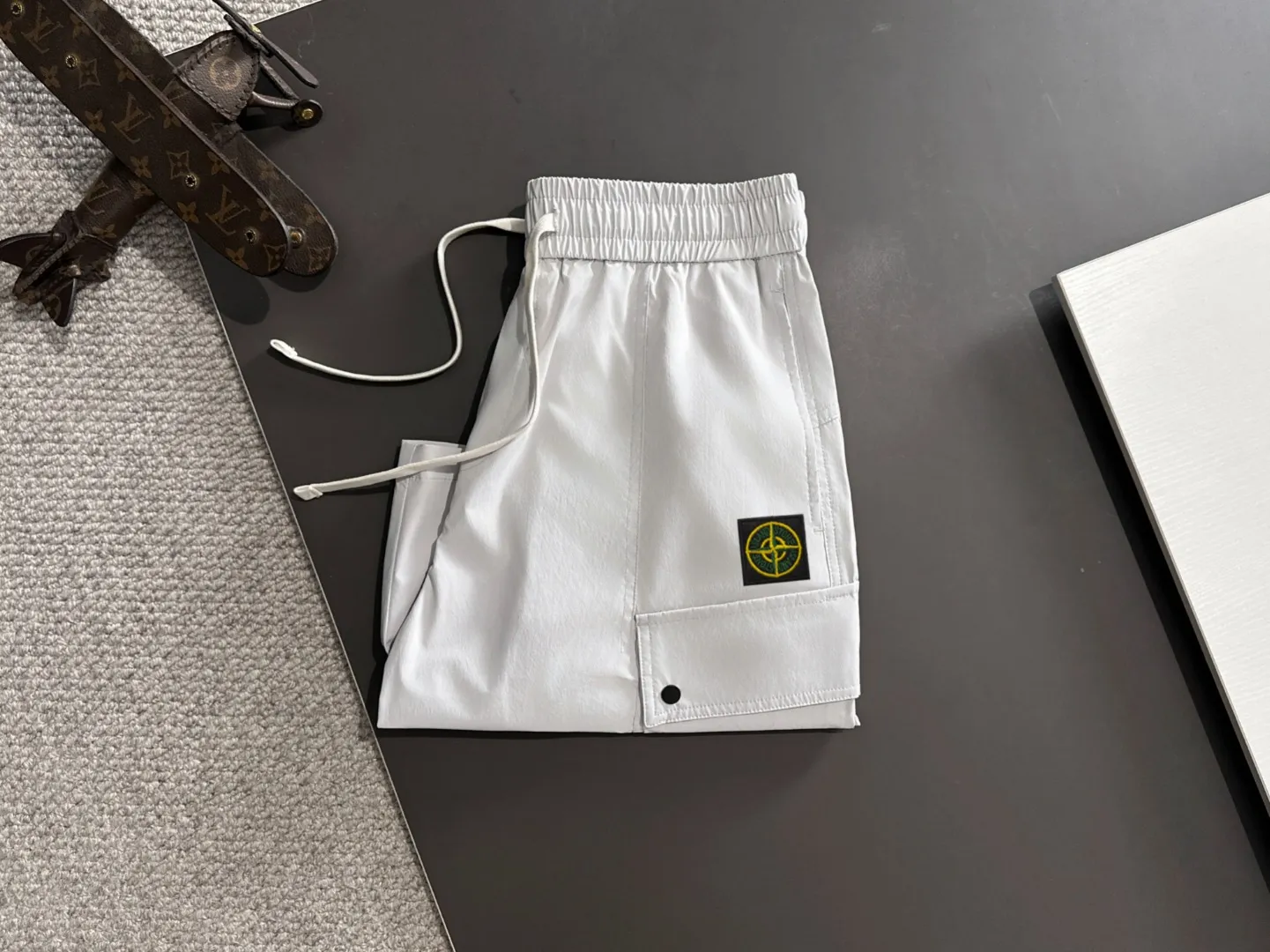 🅿️330 next day shipping, high-end goods, Stone Island 2025 spring and summer new elastic band casual shorts, counter-customized fabrics, high breathability and comfort, impeccable details, brand element design concept, reflecting high quality. It feels delicate and soft! It presents a casual cut and the upper body shape is great! Size: M-4XL